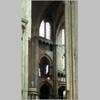 Noyon, Kathedrale, N-Querhaus, Westseite, Blick von SO, Foto Heinz Theuerkauf_ShiftN.jpg